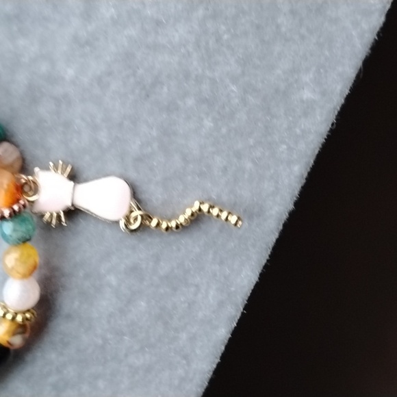 Hand Crafted Multicolor Agate Beaded Memory Wire Bracelet With Cat Charm Accent - Picture 3 of 6
